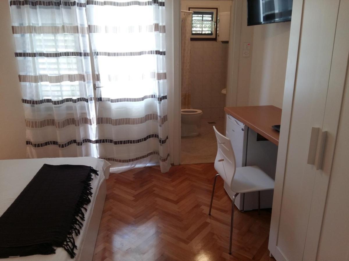 Spacious Room Near Beach W Private Bathroom 트로기르 외부 사진